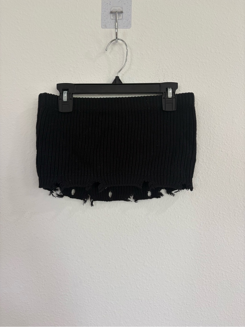 SER.O.YA black knitted crop top